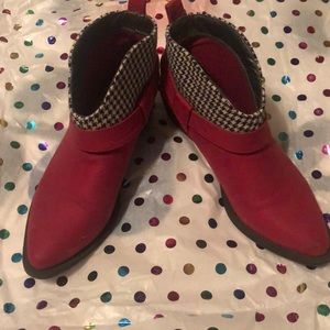 Coconuts red and houndstooth booties